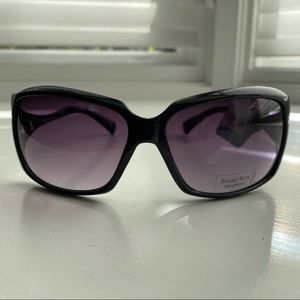 Simply Vera Wang - Black Sunglasses - New With Tags